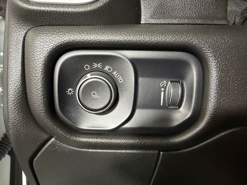 Used 2022 RAM 2500 Big Horn AWD/4WD image 23