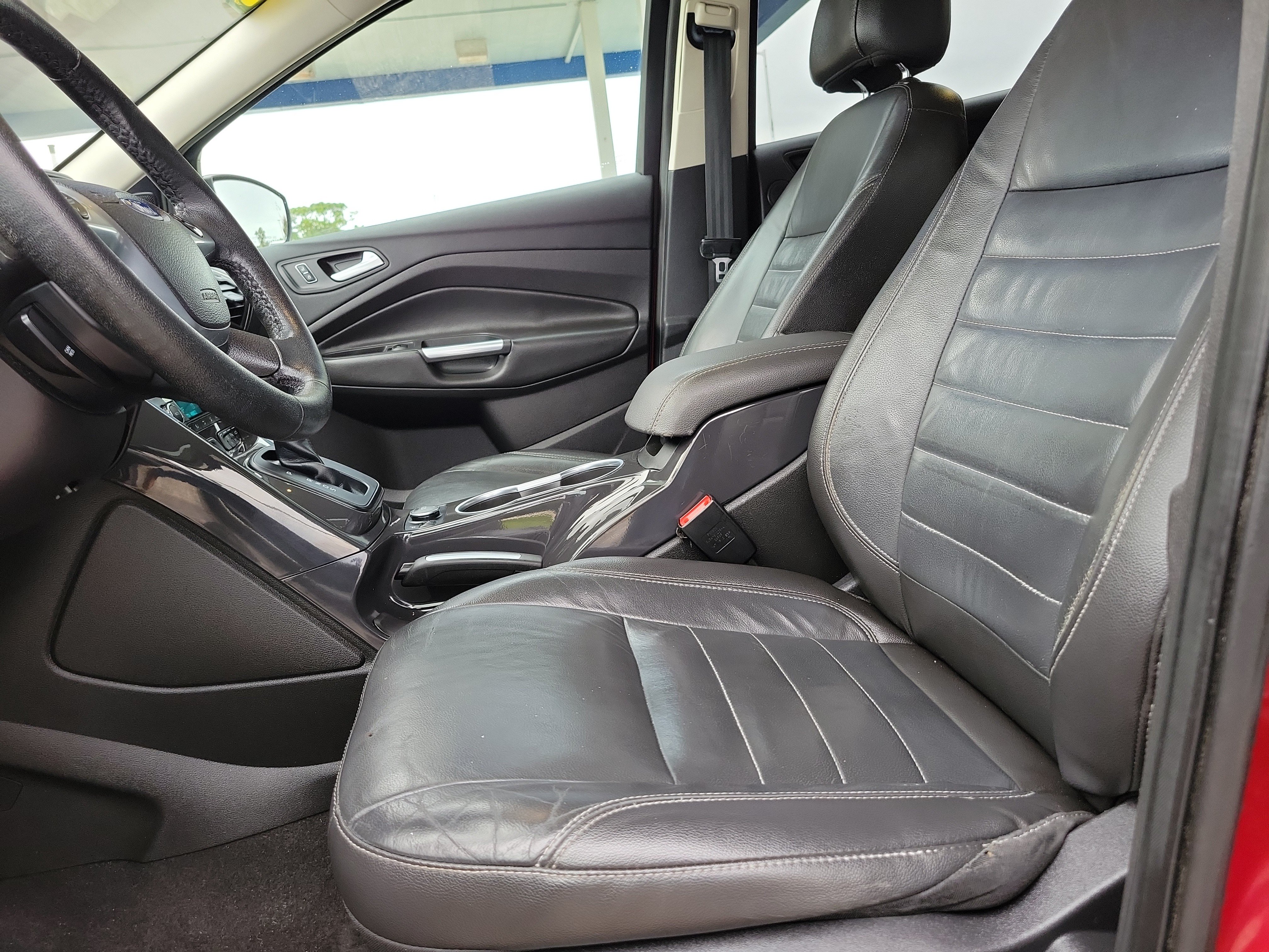 Used 2015 Ford Escape Titanium w/ Equipment Group 301A AWD/4WD image 18