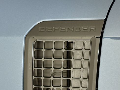 Used 2025 Land Rover Defender 110 S image 27