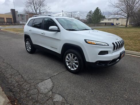 Used 2016 Jeep Cherokee Limited image 2