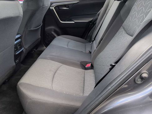 Used 2022 Toyota RAV4 XLE AWD/4WD image 19