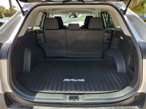 Used 2024 Toyota RAV4 LE AWD/4WD image 8