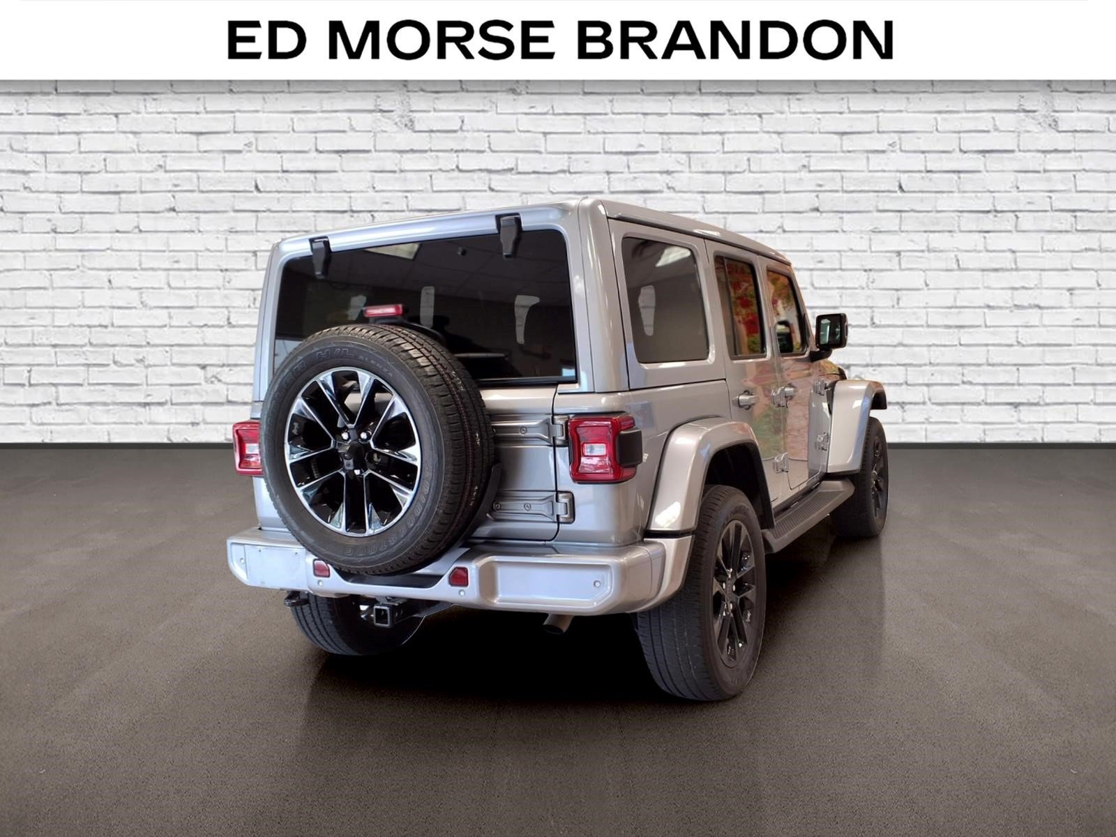 Used 2021 Jeep Wrangler Unlimited Sahara AWD/4WD image 5