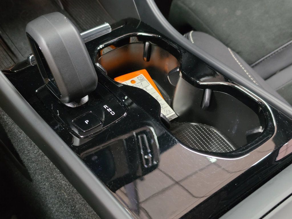 Used 2023 Volvo C40 P8 Recharge Ultimate AWD/4WD image 37