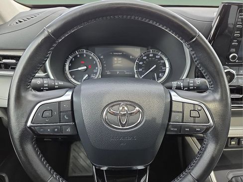 Used 2021 Toyota Highlander XLE image 24
