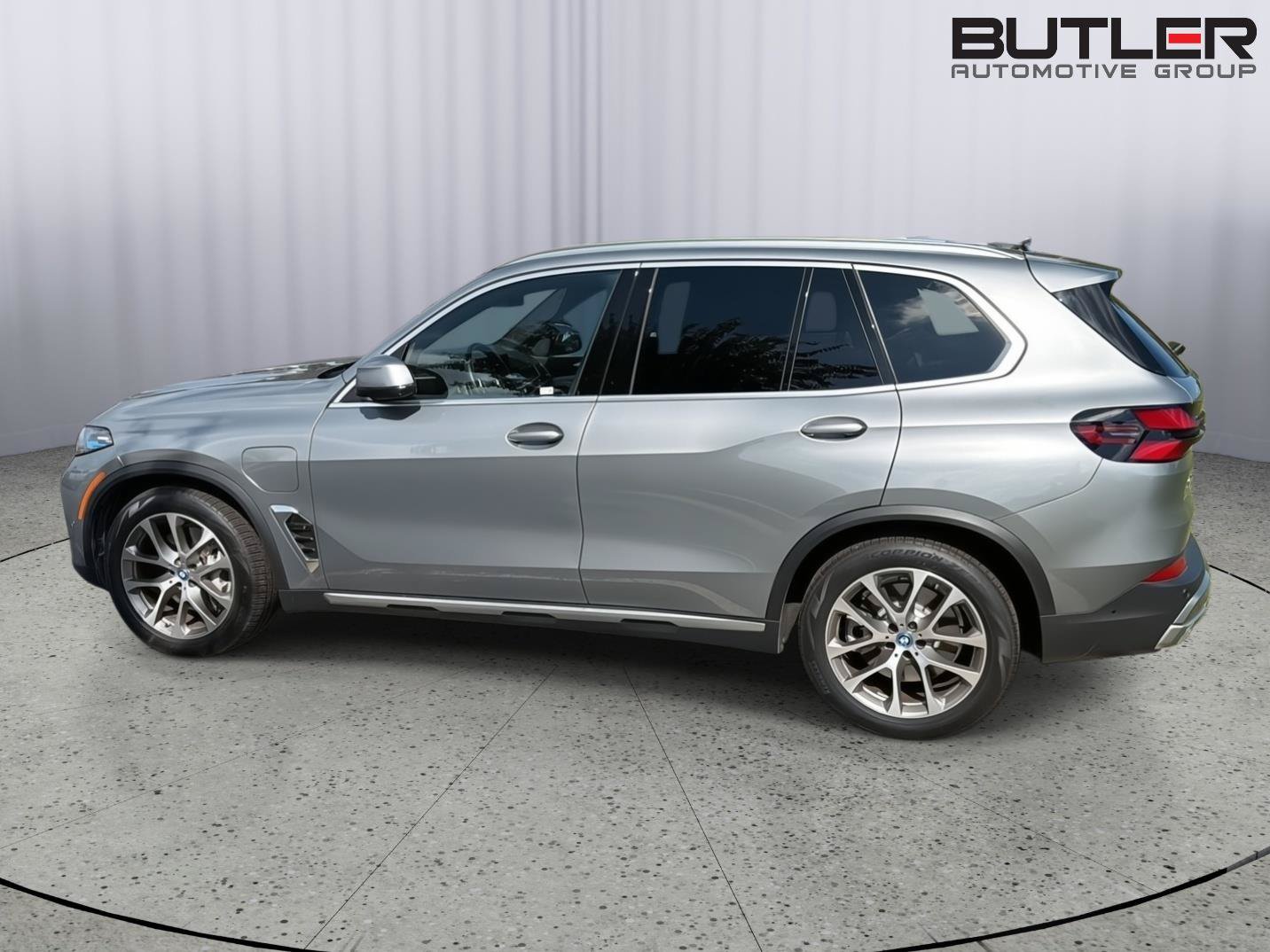 Used 2024 BMW X5 xDrive50e w/ Premium Package AWD/4WD image 7
