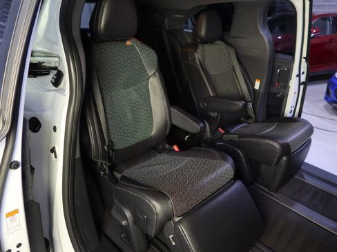 Used 2023 Toyota Sienna XSE image 15