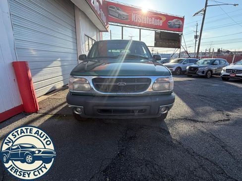 Used 2001 Ford Explorer XLT image 2