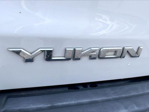 Used 2017 GMC Yukon SLT w/ Open Road Package image 9