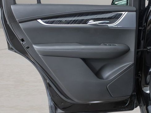 Used 2023 Cadillac XT6 Premium Luxury AWD/4WD image 13