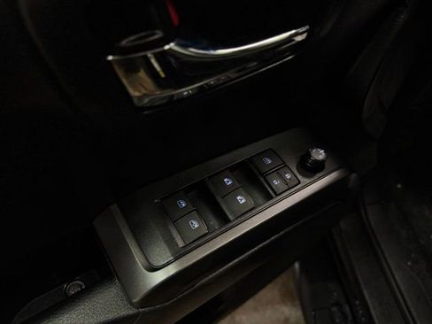 Used 2022 Toyota Tacoma TRD Sport image 11
