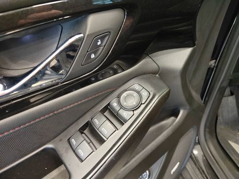 Used 2022 Chevrolet Traverse RS image 10