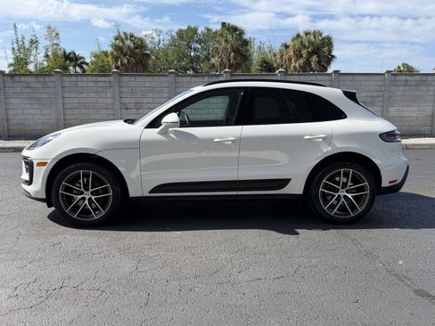 Certified 2025 Porsche Macan image 2