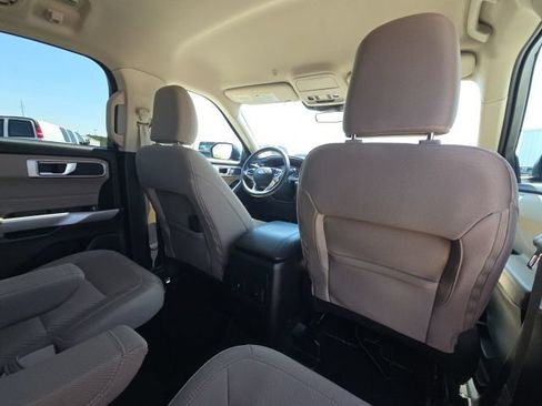Used 2024 Ford Explorer XLT RWD image 17