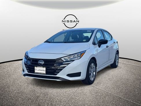 Used 2025 Nissan Versa S w/ Trunk Package image 4