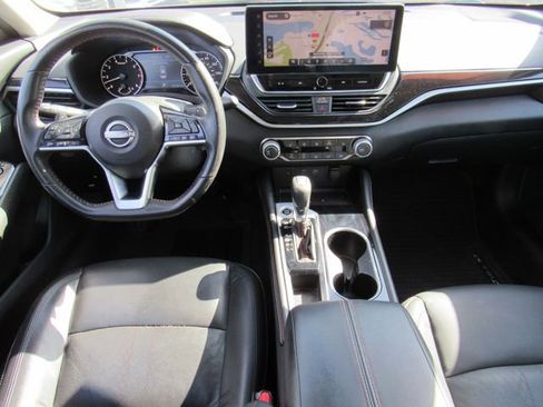 Used 2024 Nissan Altima 2.5 SR w/ SR Premium Package FWD image 13
