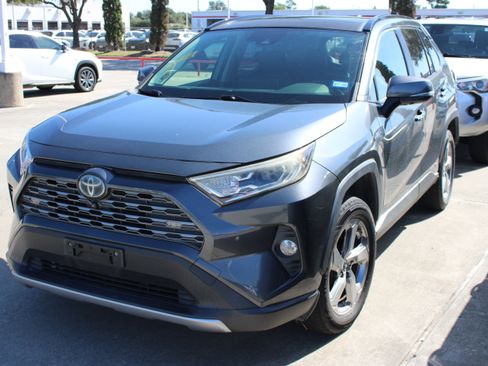 Used 2019 Toyota RAV4 Limited AWD/4WD image 5