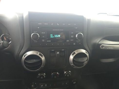 Used 2018 Jeep Wrangler Rubicon w/ Power Convenience Group AWD/4WD image 22