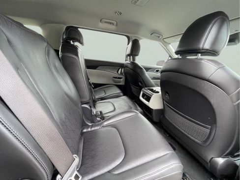 Used 2023 Kia Carnival LX image 21