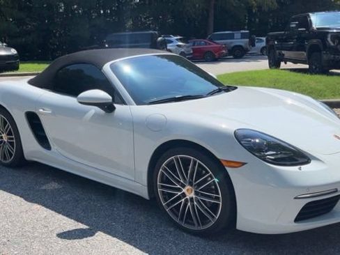 Used 2022 Porsche 718 Boxster RWD image 2