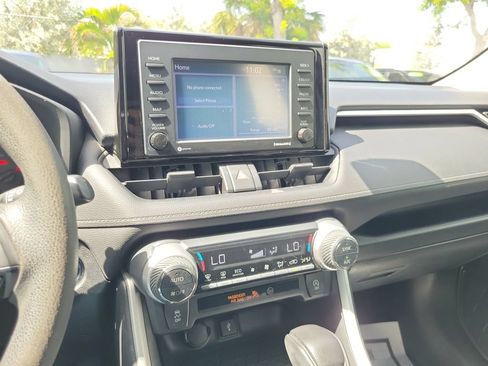Used 2021 Toyota RAV4 XLE AWD/4WD image 24