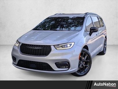 New 2026 Chrysler Pacifica Limited w/ S Appearance Package