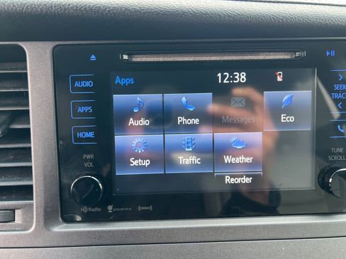 Used 2017 Toyota Sienna XLE image 22