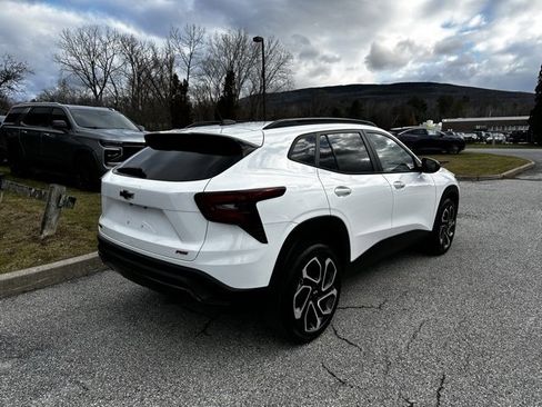 Used 2024 Chevrolet Trax RS w/ Driver Confidence Package image 3