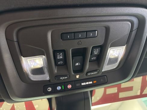 Used 2022 GMC Sierra 2500 Denali w/ Denali Ultimate Package AWD/4WD image 27