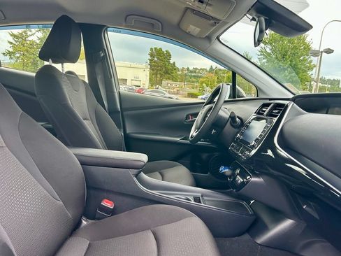 Certified 2022 Toyota Prius LE AWD/4WD image 16