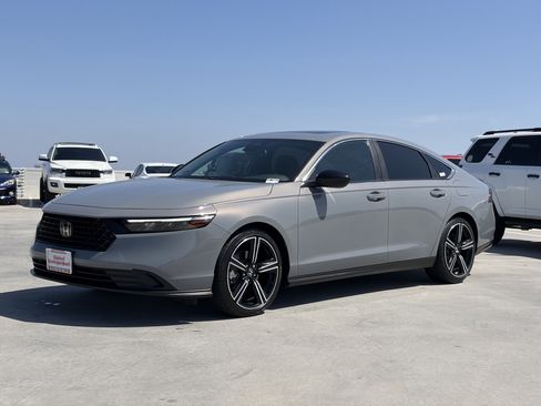 Used 2025 Honda Accord Sport image 6
