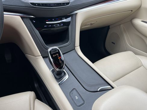 Used 2018 Cadillac XT5 Luxury w/ LPO, Wheel Lock Package image 9