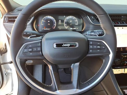 New 2025 Jeep Grand Cherokee L Limited w/ Black Appearance Package image 15