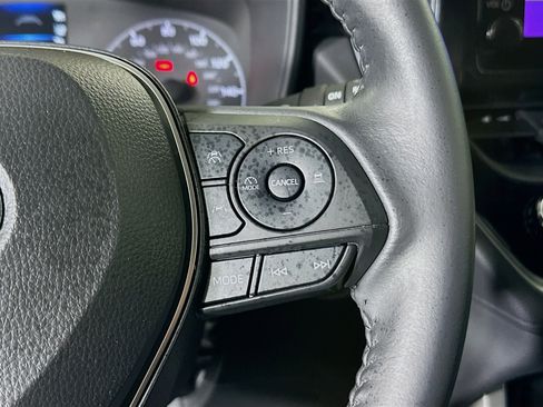 Used 2024 Toyota Corolla Cross LE w/ Moonroof Package image 17