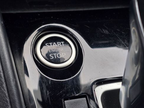 Used 2024 Nissan Versa SR FWD image 28