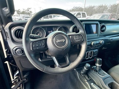 Used 2023 Jeep Gladiator Sport image 12