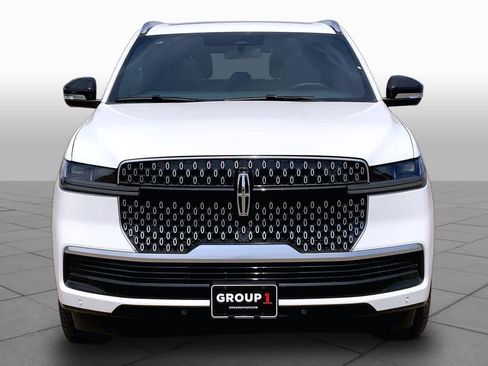 New 2026 Lincoln Navigator L Reserve AWD/4WD image 3
