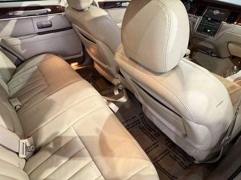 Used 2003 Lincoln Town Car Signature image 30