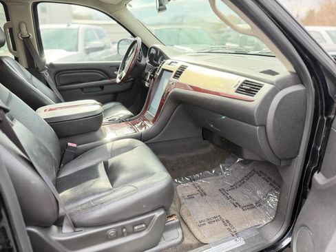 Used 2011 Cadillac Escalade AWD w/ Touring Package image 11