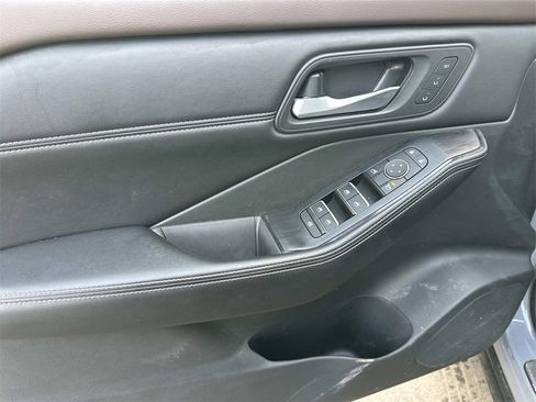 Used 2023 Nissan Rogue SL w/ SL Premium Package image 15