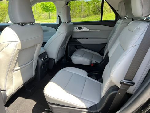Used 2026 Ford Explorer Active w/ Active Comfort Package AWD/4WD image 4