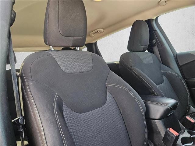 Used 2015 Jeep Cherokee Latitude w/ Comfort/Convenience Group FWD image 20