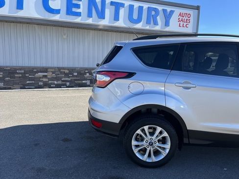 Used 2018 Ford Escape SE image 16