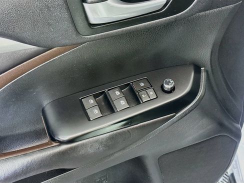 Used 2016 Toyota Highlander XLE AWD/4WD image 18