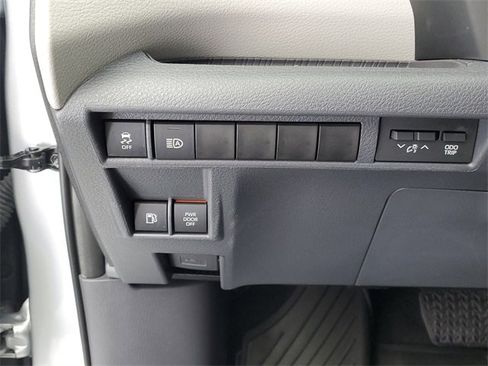 Certified 2023 Toyota Sienna XLE image 33