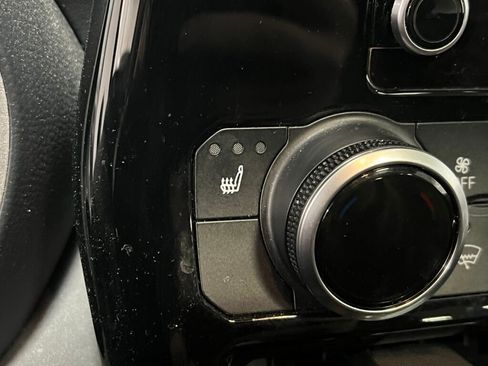 Used 2023 Toyota Highlander XLE image 17