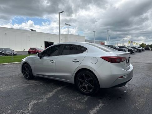 Used 2018 MAZDA MAZDA3 Grand Touring w/ Premium Equipment Package FWD image 4