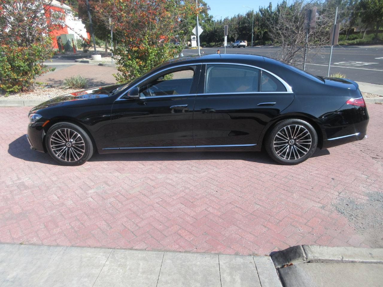 Used 2023 Mercedes-Benz S 500 4MATIC image 3