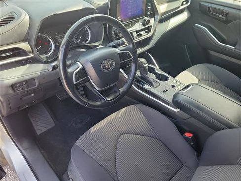 Used 2024 Toyota Highlander LE FWD image 18