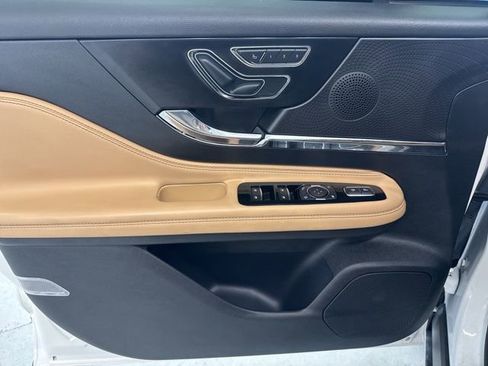 Used 2023 Lincoln Corsair Reserve image 17
